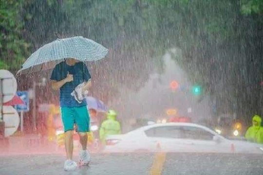 迎風而上冒雨前行，華全發電機組用行動助力抵御臺風侵襲